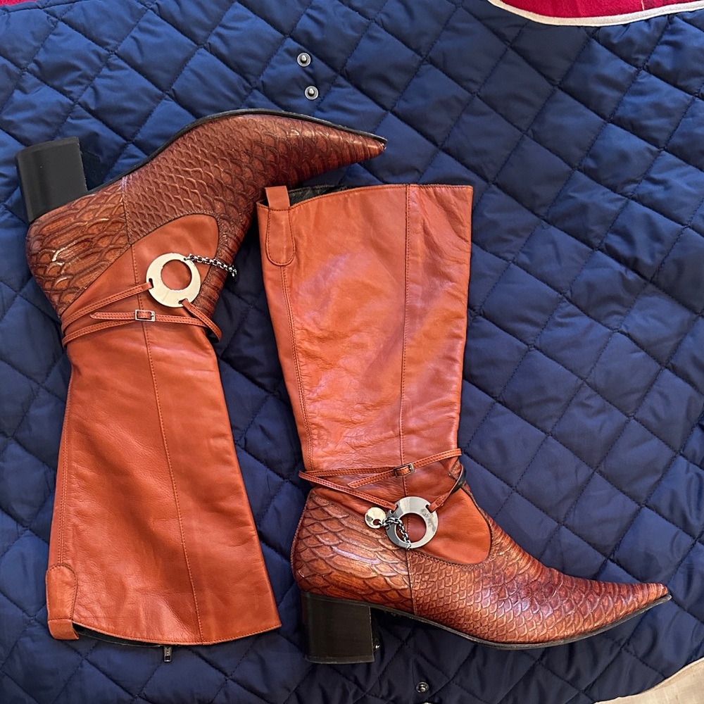 L'Amour Brown Textured Heeled Boots